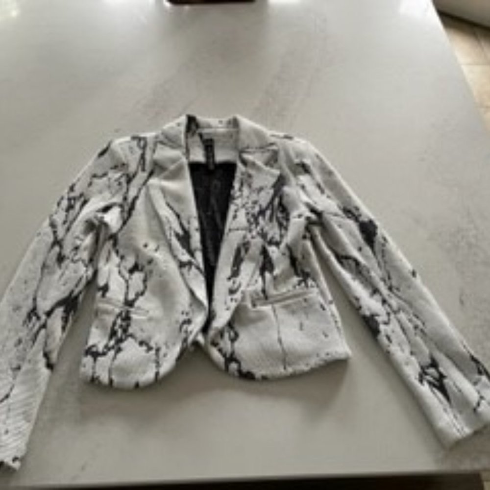 Design Lab Lord & Taylor small abstract black/white Jacket